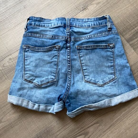 KanCan Estilo Jean Shorts Distressed Size 5 / 26 - Picture 2 of 8